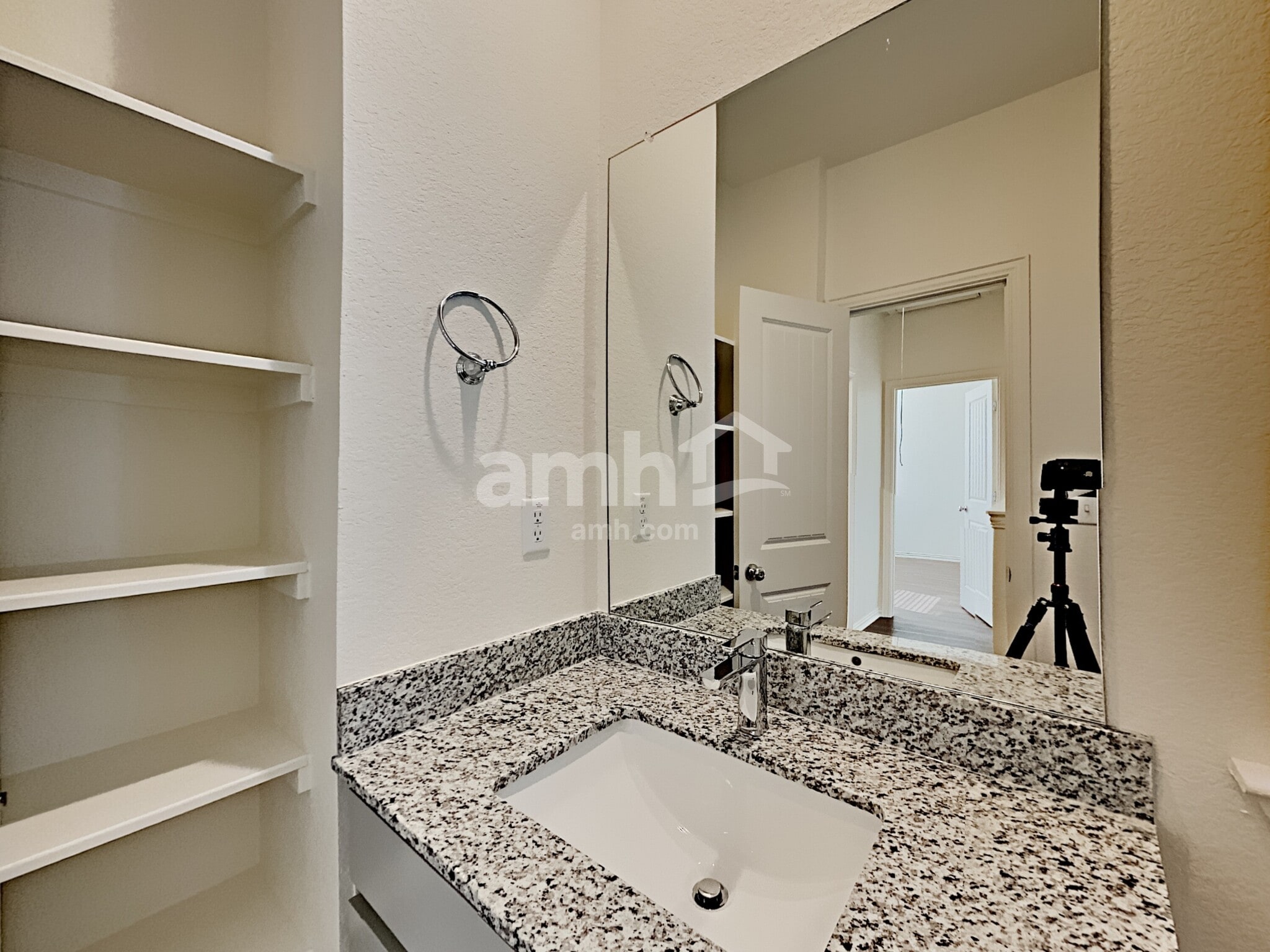 Building Photo - 2721 Meadowood Heights