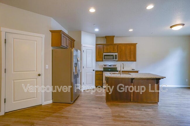 Building Photo - 5809 NE 71st Ave