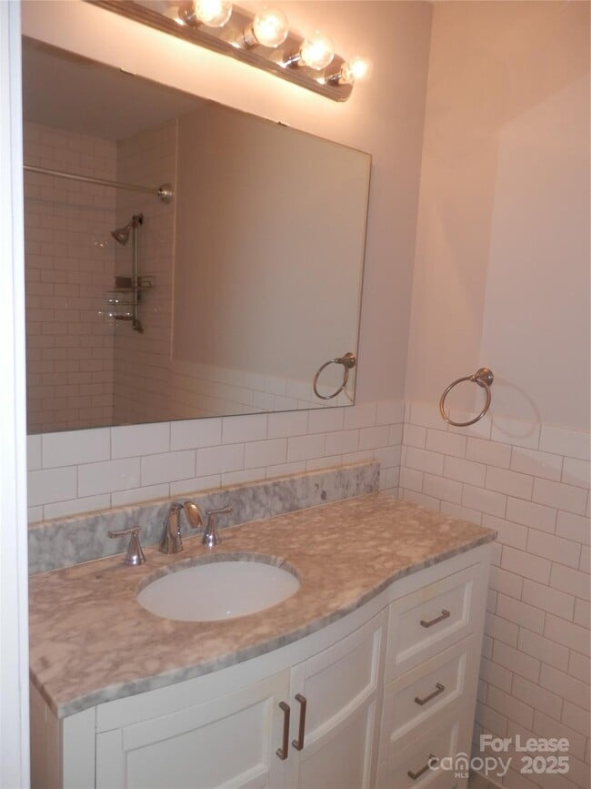 Building Photo - 1332 Edgewater Dr