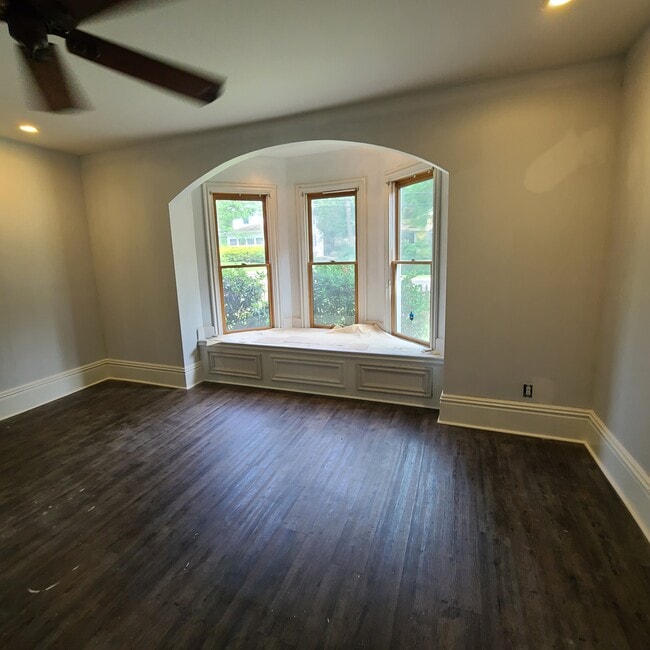 Building Photo - 309 Lake St