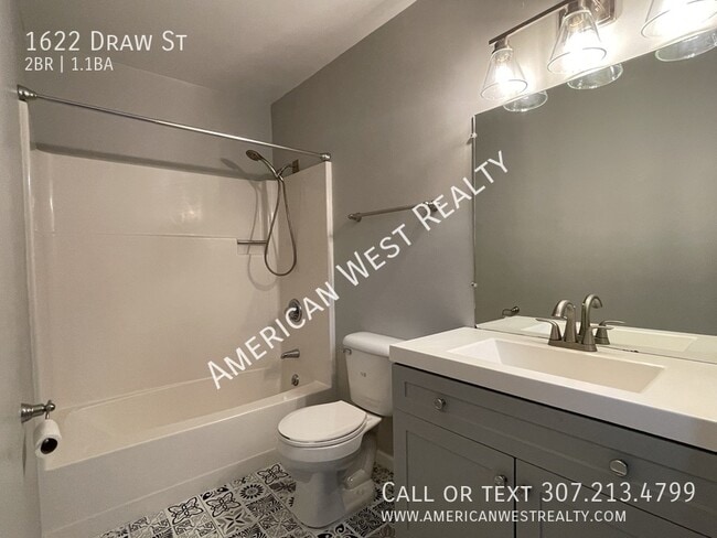 Building Photo - 1622 Draw St