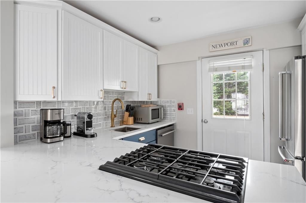 Building Photo - 22 Stockholm St