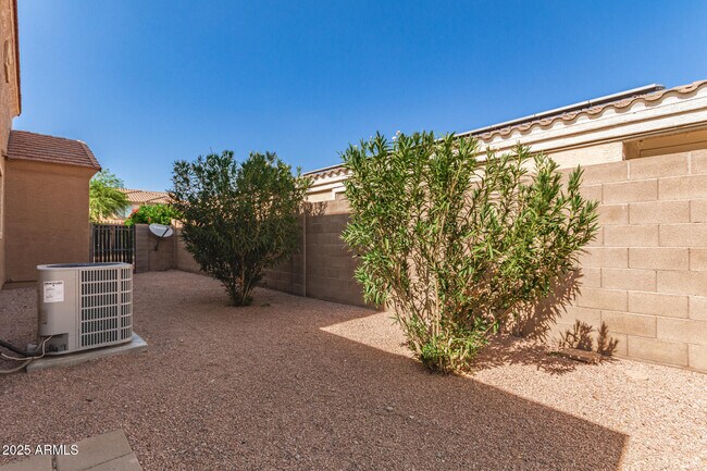 Building Photo - 479 E Dragon Springs Dr