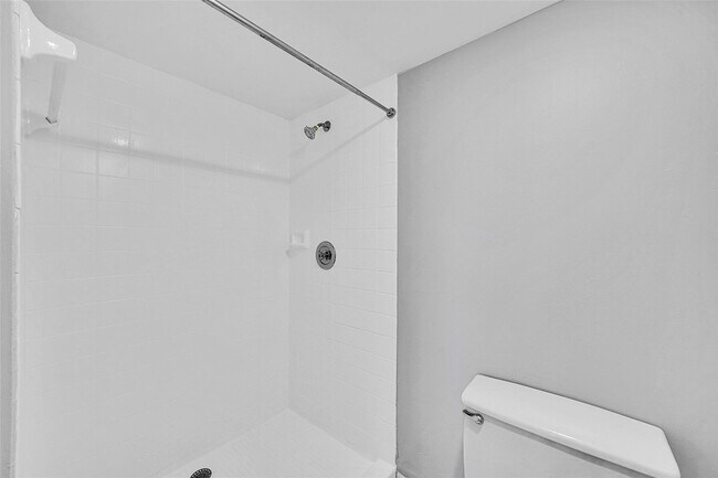 Building Photo - 1713 Whitehall Dr