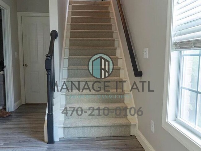 Building Photo - Modern 3 Bedroom Townhome in Peachtree Cor...