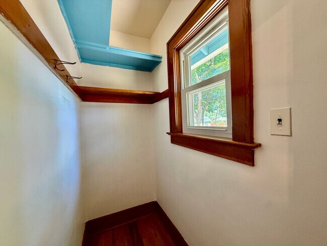Building Photo - Charming 1925 Hillside Bungalow | Downtown Colorado Springs