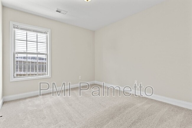 Building Photo - 634 Pine Lilly Dr