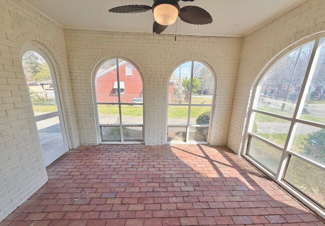 Building Photo - 1304 Rhem St