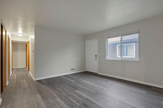 Building Photo - 2460-2462 Hiawatha St