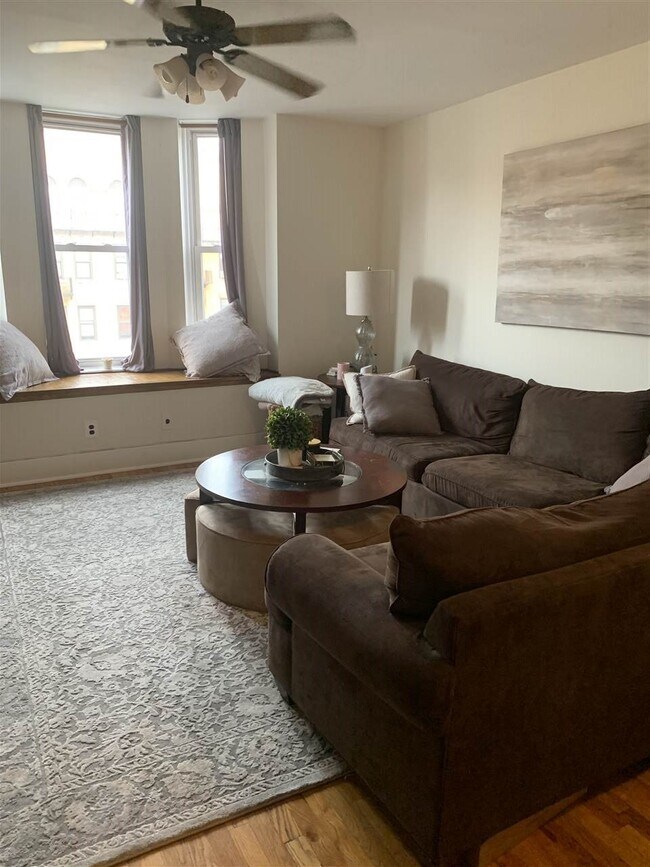 Building Photo - 1216 Washington St