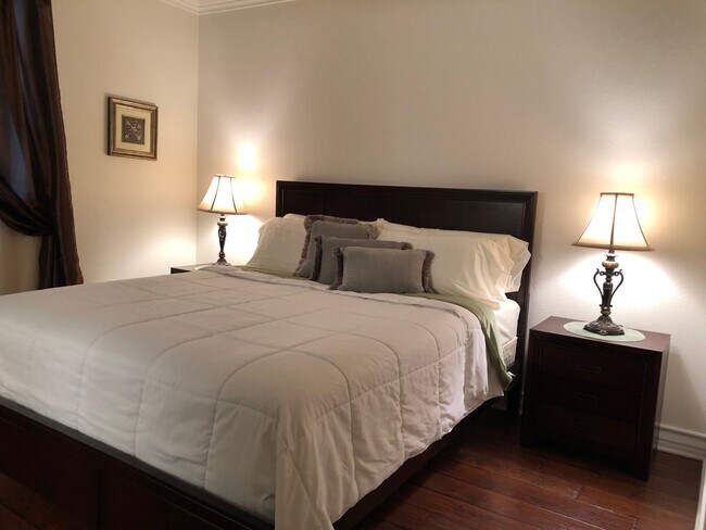 Building Photo - Meridian Fully Furnished 2 Bd | 2 Ba Luxury Condo .