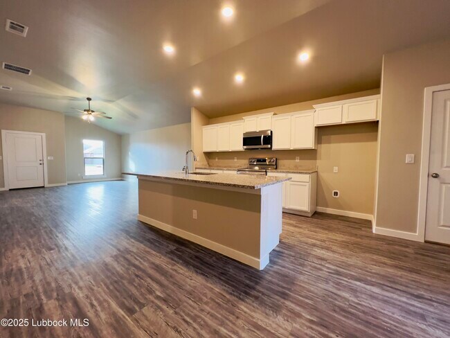 Building Photo - 3208 Abbeville Ave