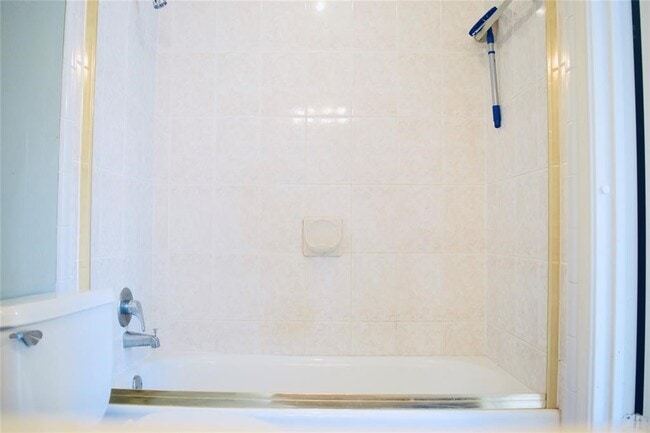 Building Photo - 4722 Woodside St