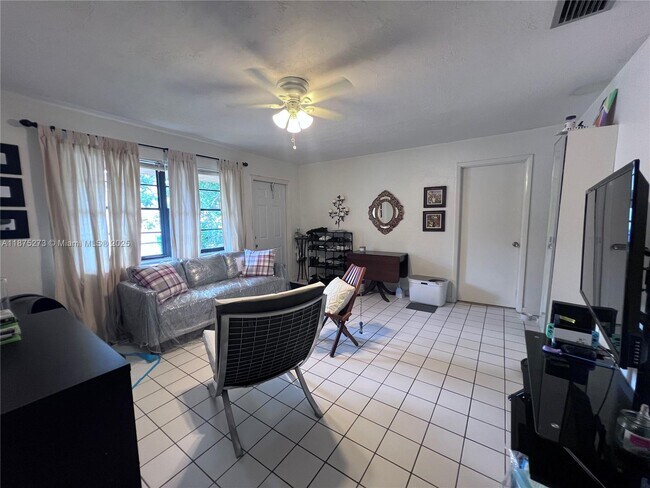 Building Photo - 1734 N 16th Ct