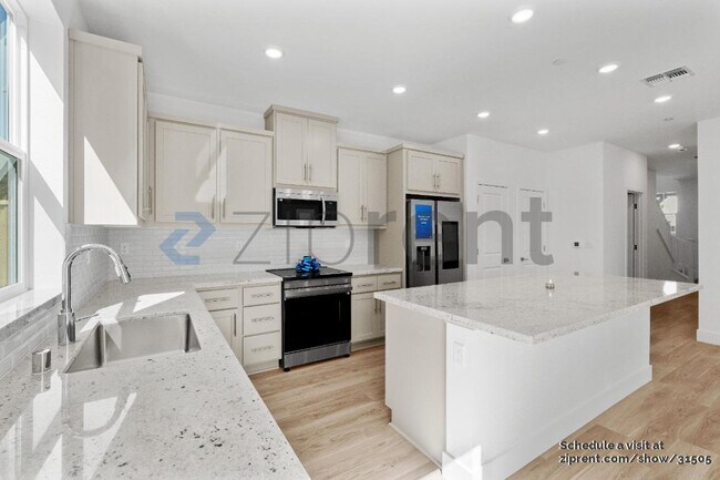 Building Photo - 146 W Ft Bragg Pl