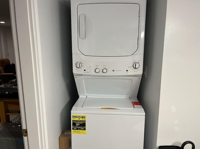 Building Photo - 47 Clifford St