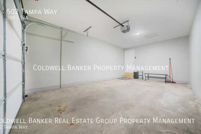 Building Photo - 502 Tampa Way