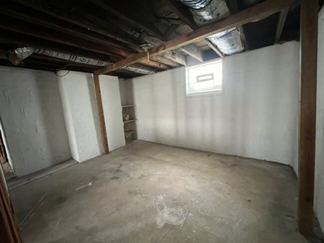 Building Photo - 228 Bowmanville St
