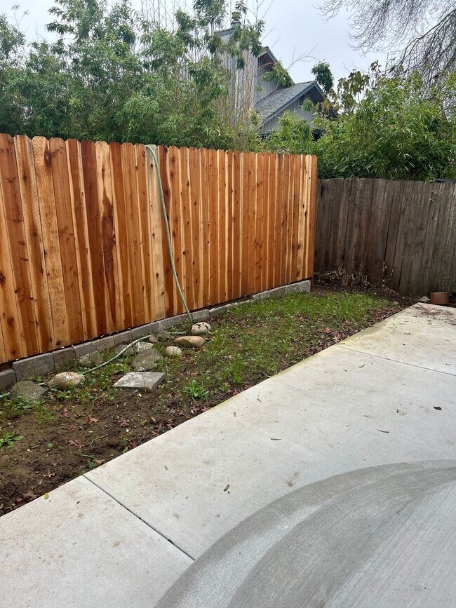 Building Photo - New 2 Bedroom, 1.5 Bathrooms in Santa Rosa Available Now!