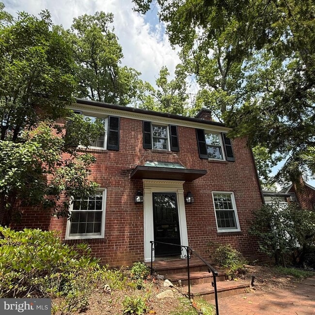 Building Photo - 3121 Quebec Pl NW