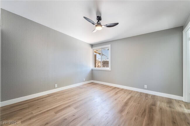 Building Photo - 2749 Del Mar Pl