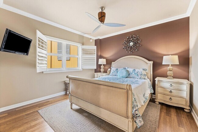 Building Photo - 2650 Lake Shore Dr