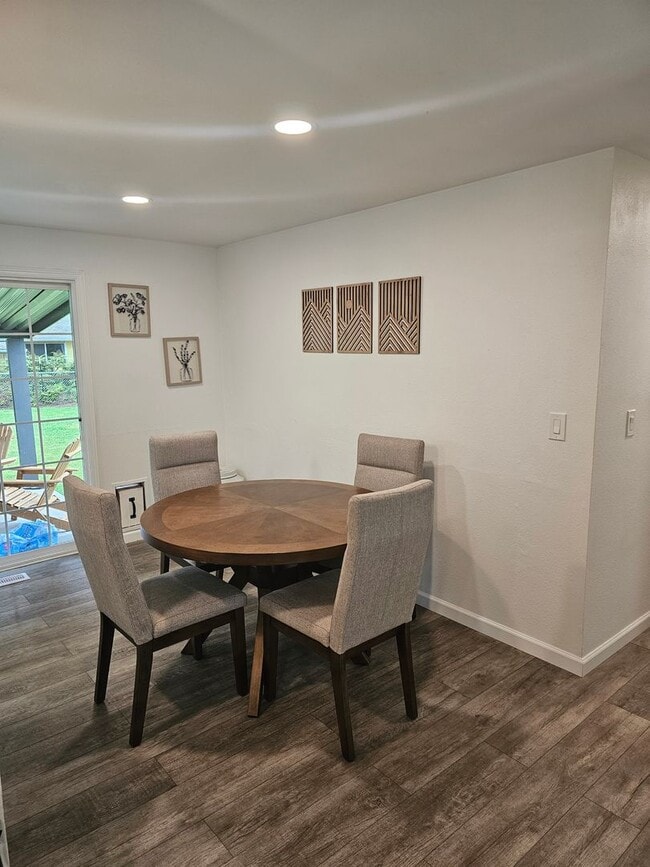 Building Photo - Beautifully Renovated 3 Bed/1 Bath Rambler in Lacey Available 6/01/26! Close to JBLM!!!