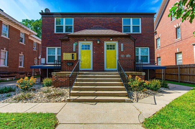 Building Photo - 116-118 N 32nd Avenue