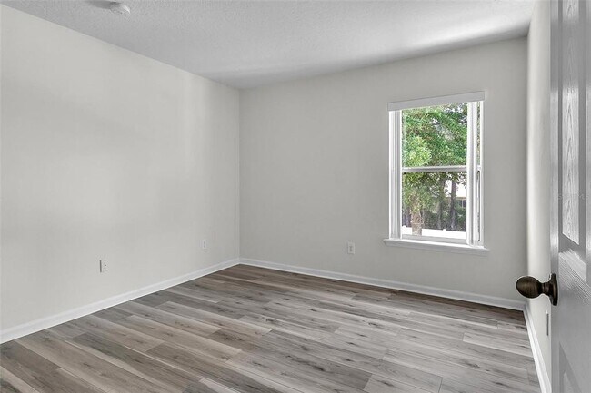 Building Photo - 81 Panorama Dr