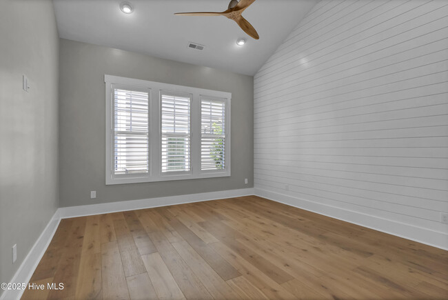 Building Photo - 856 Bedminister Ln