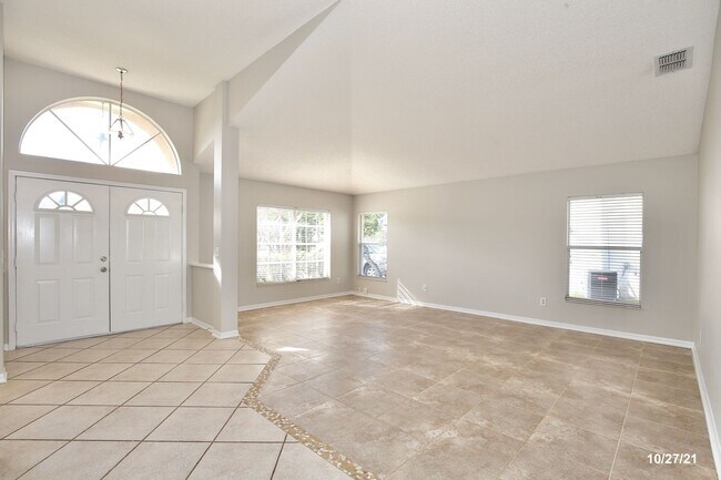 Building Photo - Stunning 3/2 Home with a Spacious 2 Car Ga...