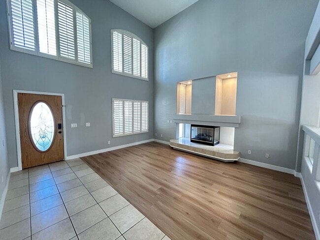 Building Photo - 5-Bedroom Silverado Ranch Home with Pool!