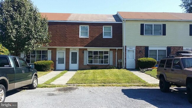 Building Photo - 203 Ash Hollow Dr