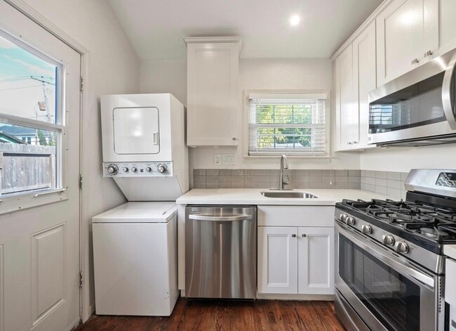 Building Photo - 617 E 26th St