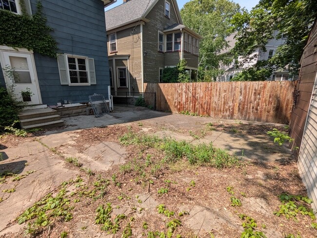 Building Photo - 918 S Goodman St