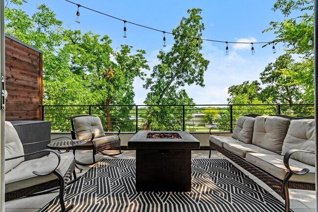 Building Photo - 2712 Oak Springs Dr