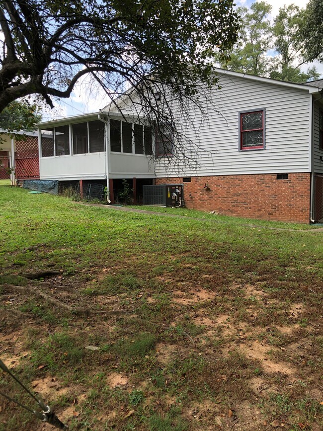 Building Photo - 826 Hillcroft Pl