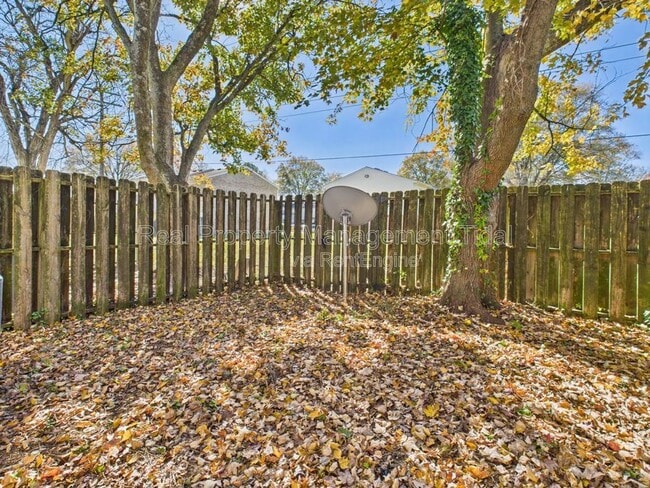 Building Photo - 1528 Darren Cir