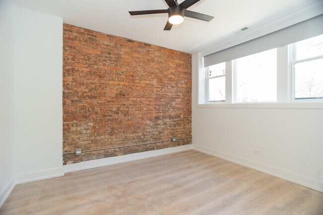 Building Photo - 1041 W Byron St