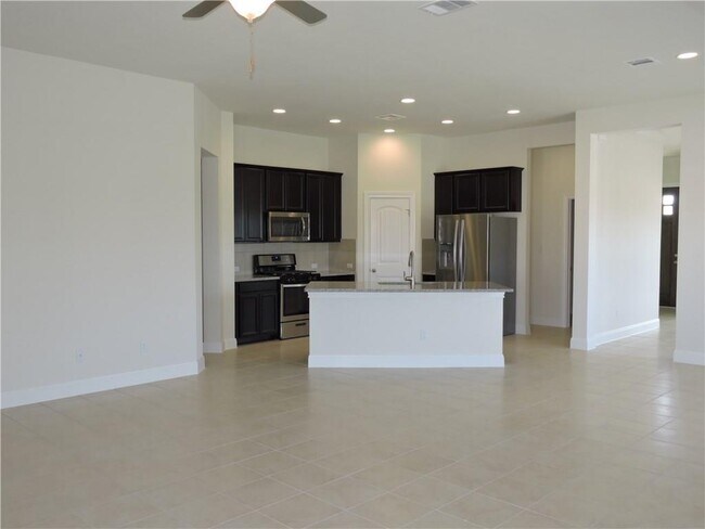 Building Photo - 1120 Sundrops St