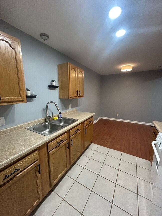 Building Photo - 2340 Carnation Dr