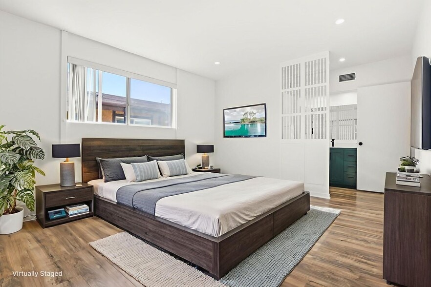 Building Photo - 5500 Lindley Ave