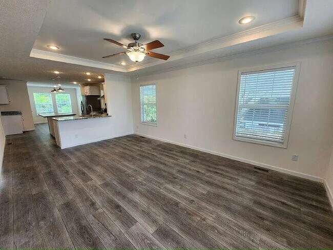 Building Photo - 513 Eland Dr