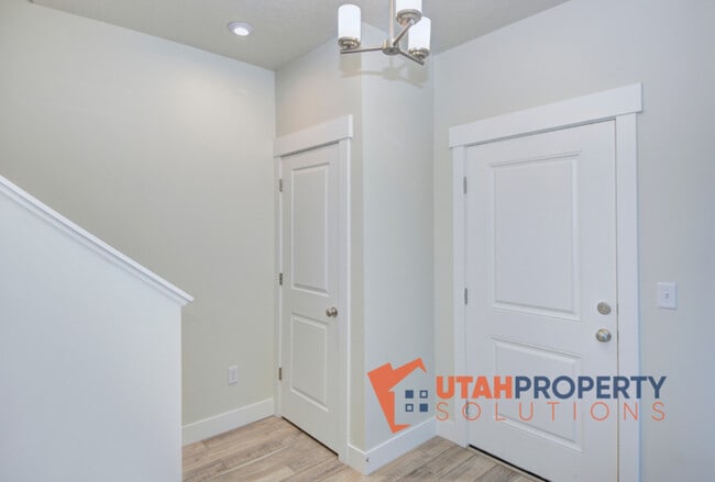 Building Photo - 408 S 980 W