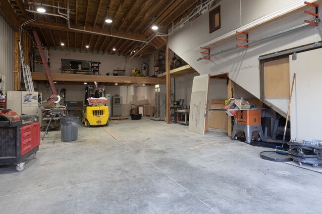 Building Photo - 546 Alaska Frontage Rd