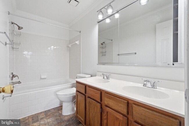 Building Photo - 9663 Franklin Woods Pl