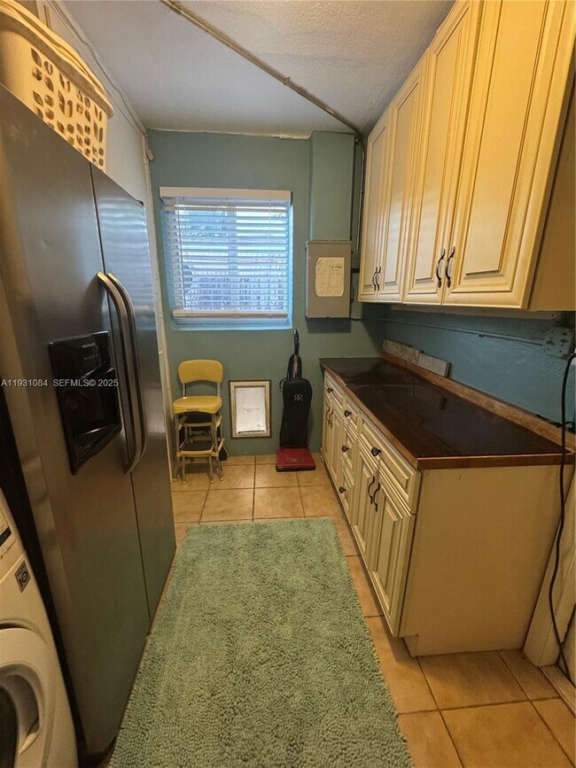 Building Photo - 918 SE 16th St