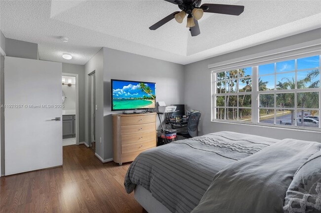 Building Photo - 4055 Eastridge Dr