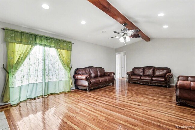 Building Photo - 39024 Faith Dr