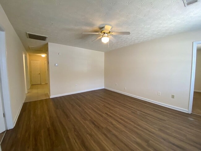 Building Photo - PRE-LEASING FOR AUGUST 7TH, 2026!